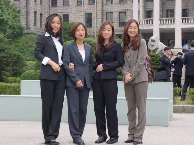 GRADUATION OF FELLOW FRIENDS IN HANYANG UNIVERSITY 2000 - click for Big one